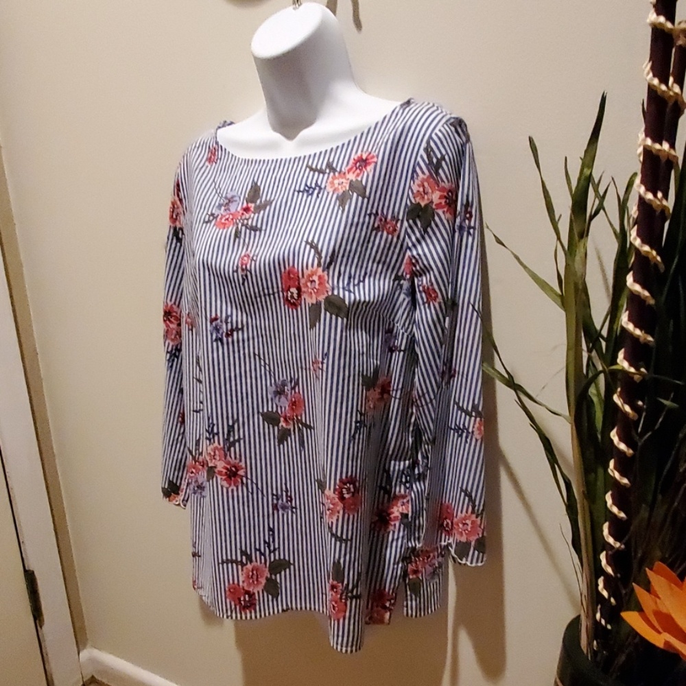Liz Claiborne %100 cotton top